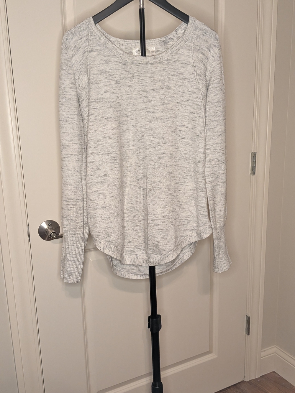RD Style Heathered Light Gray Long-Sleeve Pullover